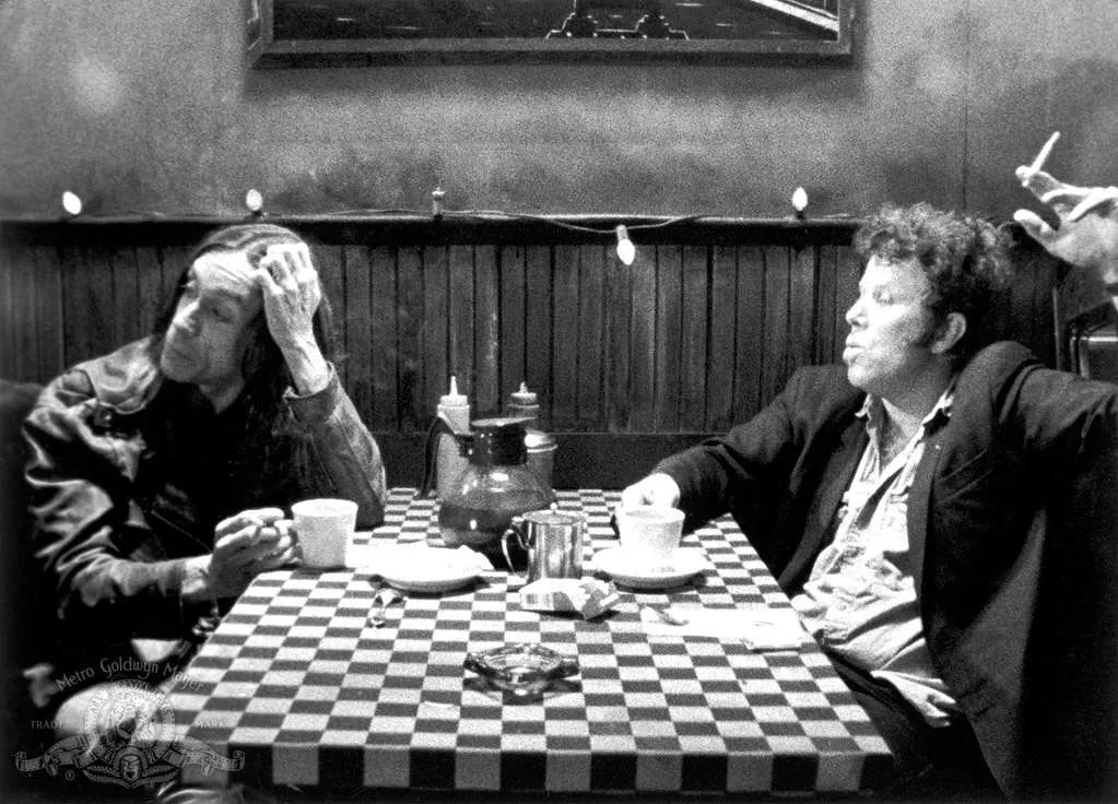 尷尬的藝術：不適作為吉姆·賈穆斯（Jim Jarmusch）的“咖啡和香煙”中的講故事工具